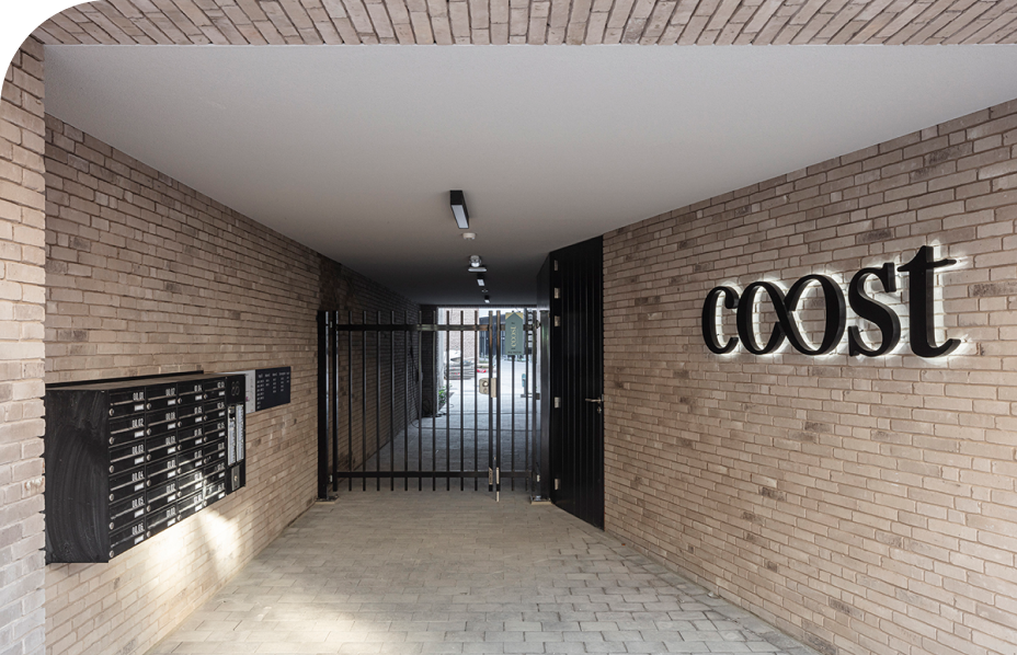 De ene koopt een assistentiewoning en de andere huurt een assistentiewoning. Wanneer kies je voor wat? Alle plus- en minpunten op een rijtje voor de twijfelaars.
